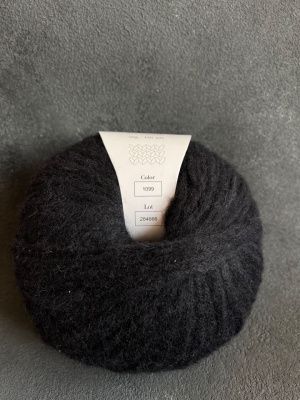 Infinity Design AIR (1099 черный) 65% бэби альпака, 7% мериносовая шерсть, 28% полиамид 50 гр/150 м